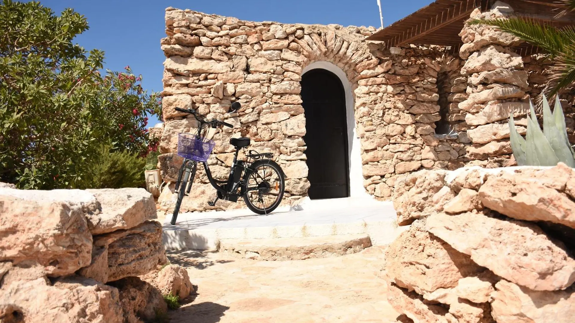 I Dammusi Di Borgo Cala Creta Hotel Lampedusa 3*,  Italy