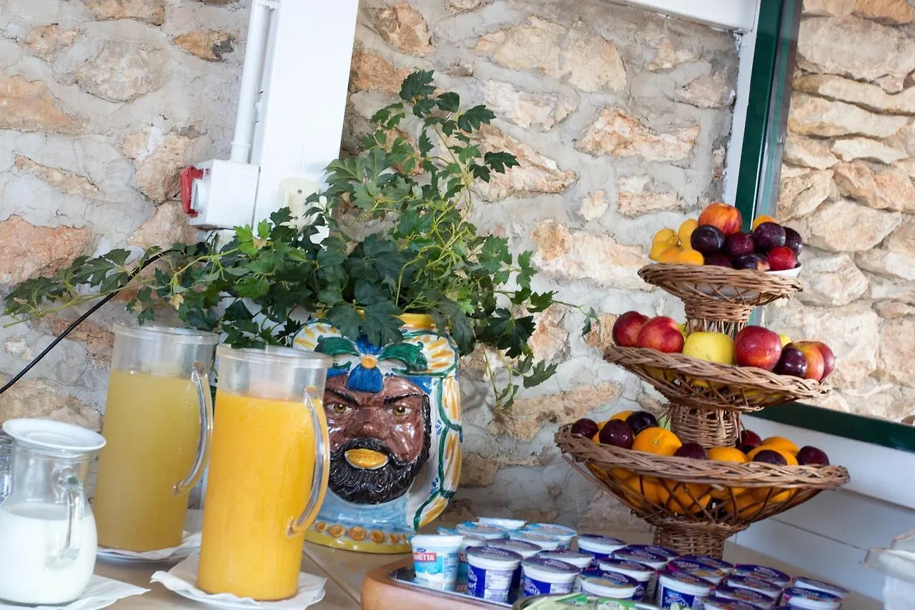 I Dammusi Di Borgo Cala Creta Hotel Lampedusa Italy